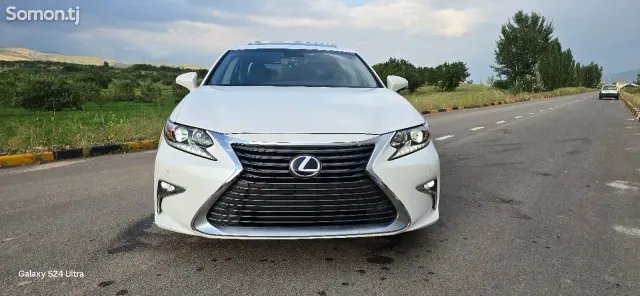 Lexus ES series 2016 · 2.5 AT