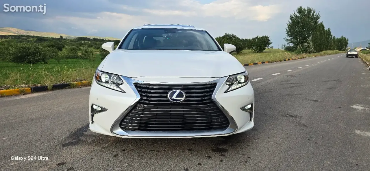 Lexus ES series 2016 · 2.5 AT