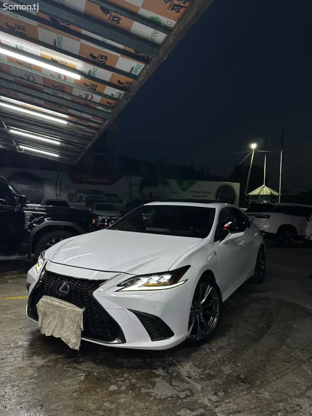 Lexus ES series 2019 · 3.0 AT
