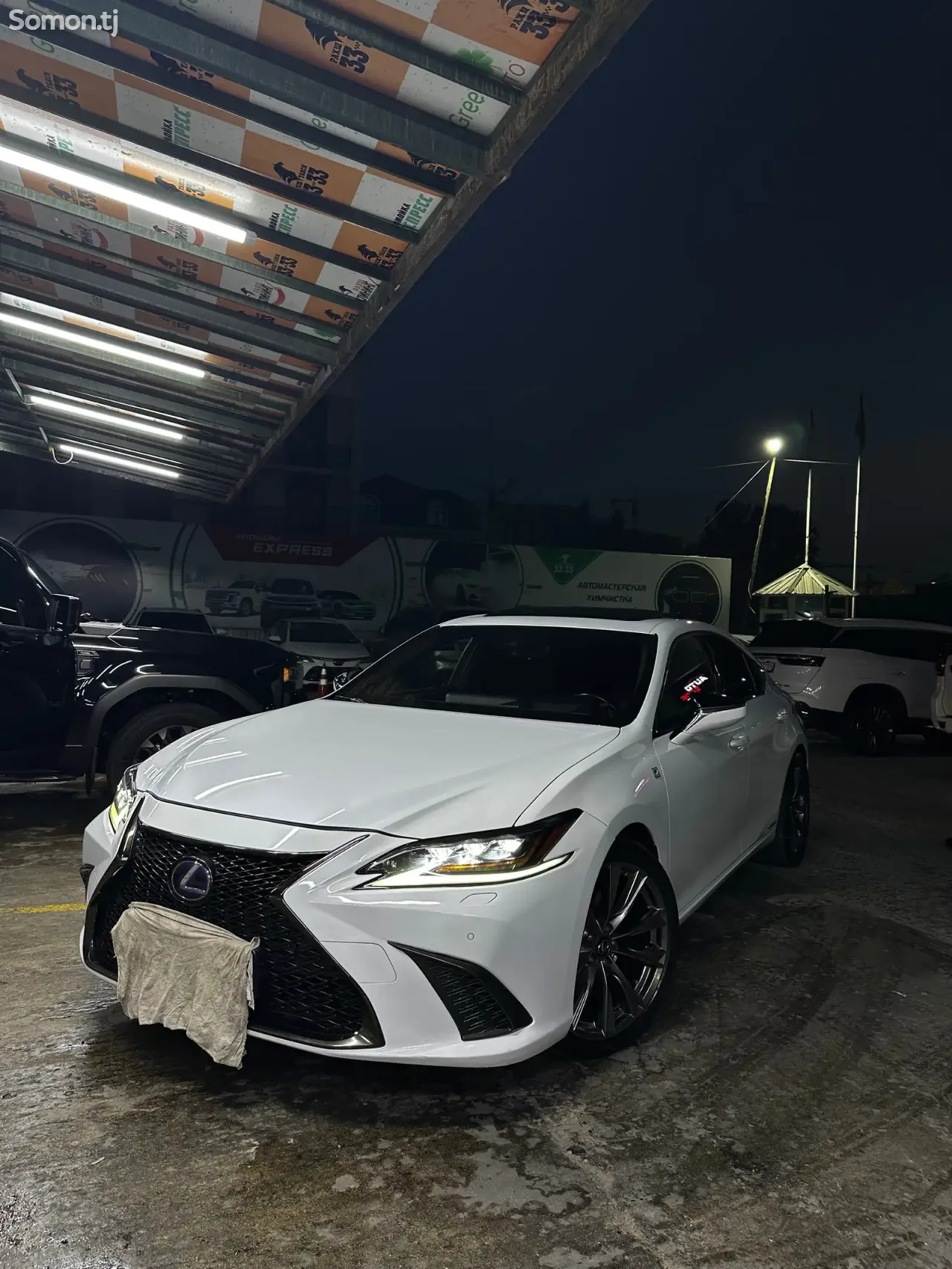 Lexus ES series 2019 · 3.0 AT