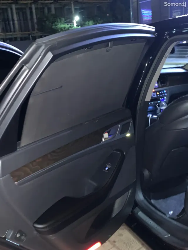 Hyundai Genesis 2015 · 3.8 AT