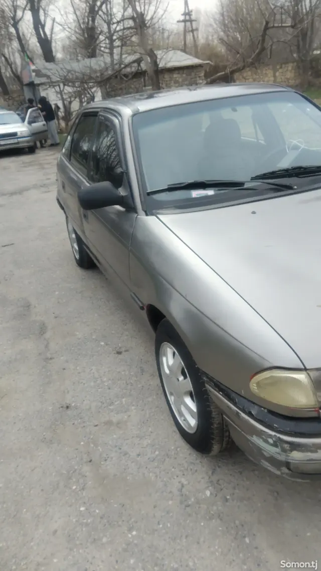 Opel Astra F 1992 · 1.6 MT