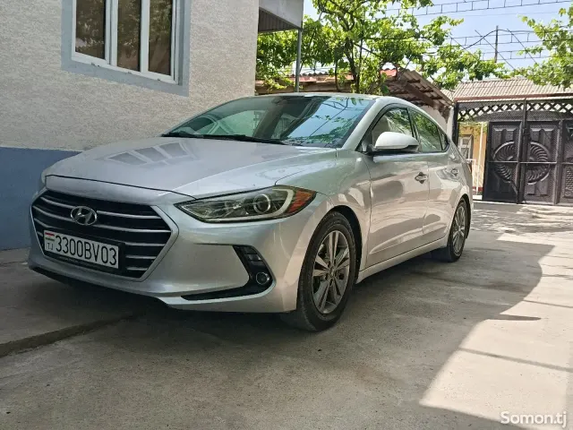 Hyundai Elantra 2016 · 2.0 AT