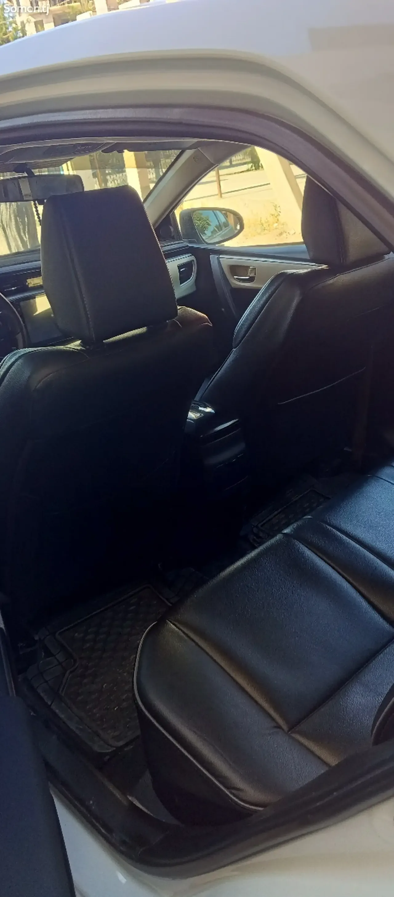 Toyota Corolla 2015 · 1.8 AT