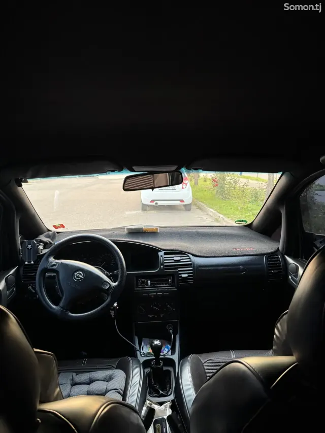 Opel Zafira 2000 · 1.8 MT