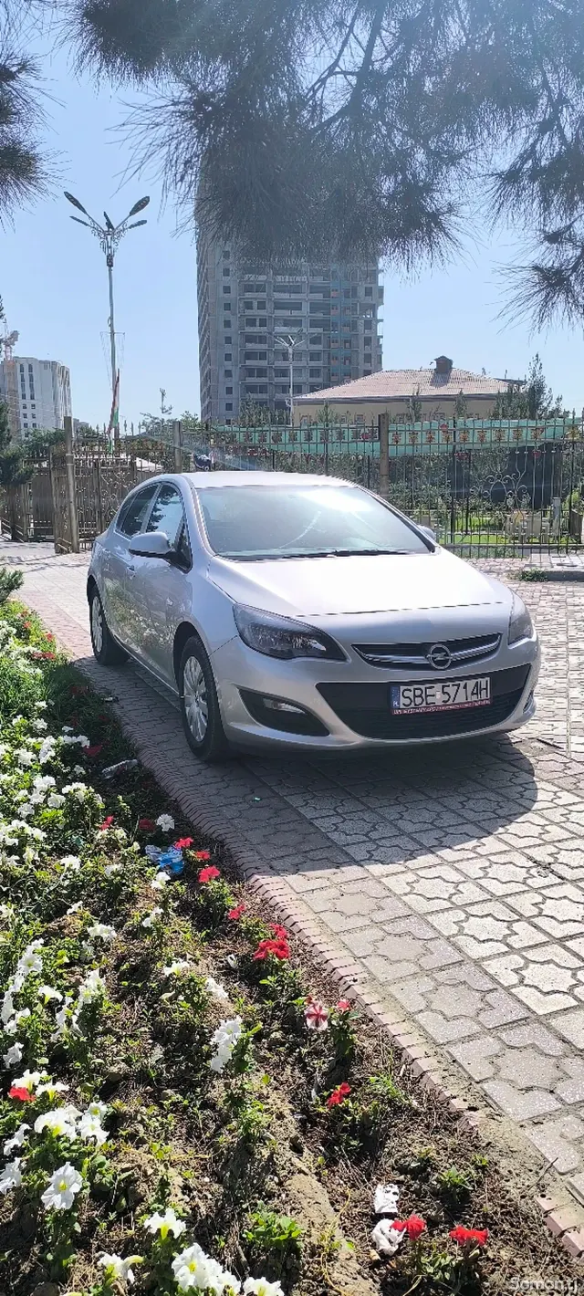 Opel Astra J 2014 · 1.4 MT