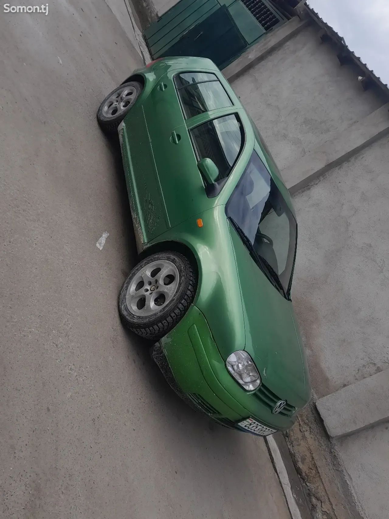 Volkswagen Golf 1999 · 1.6 MT