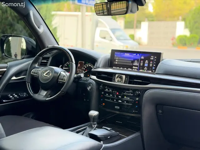 Lexus LX series 2019 · 5.7 AT