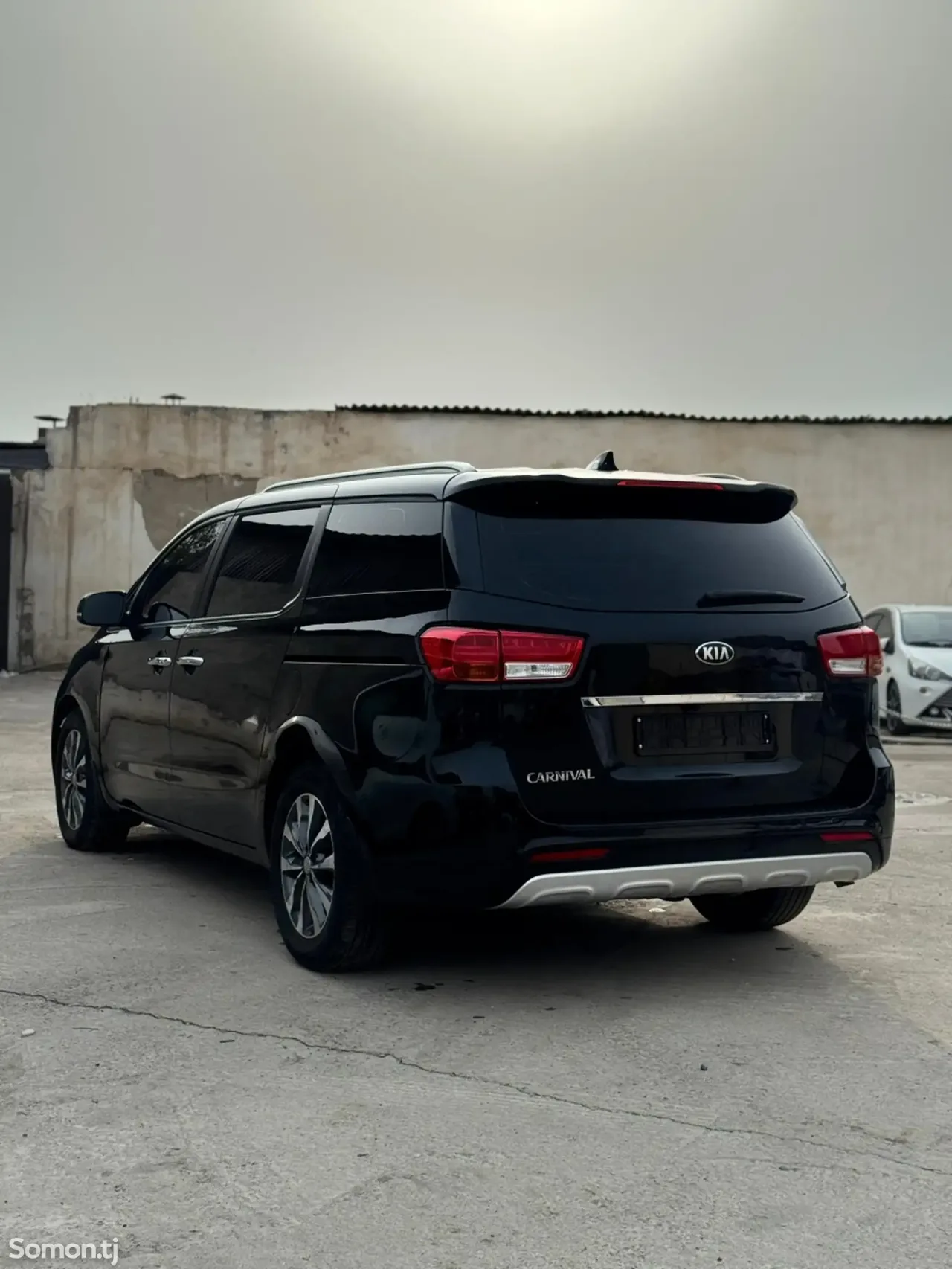 Kia Carnival 2015 · 2.2 AT