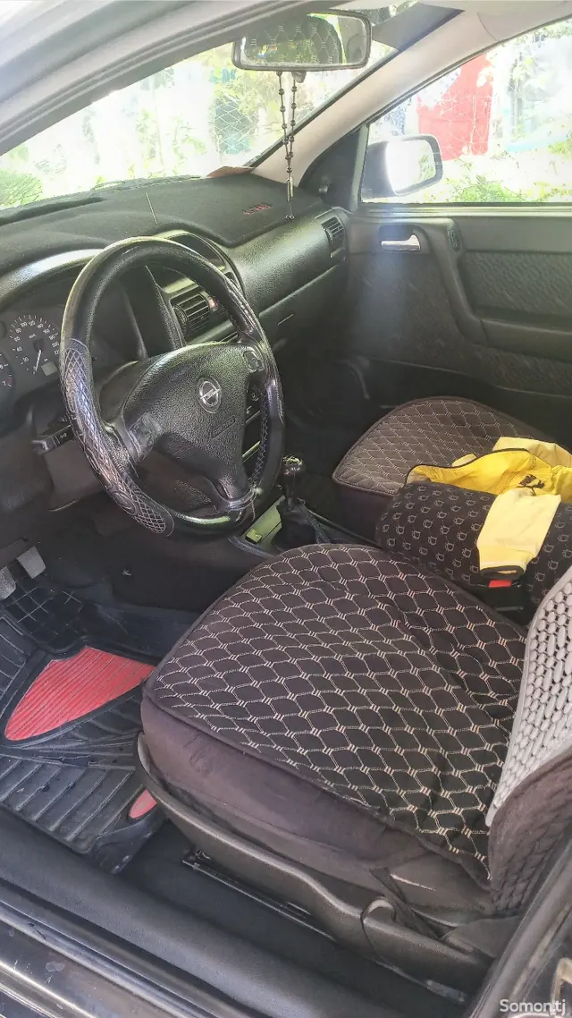 Opel Astra G 2001 · 1.6 MT