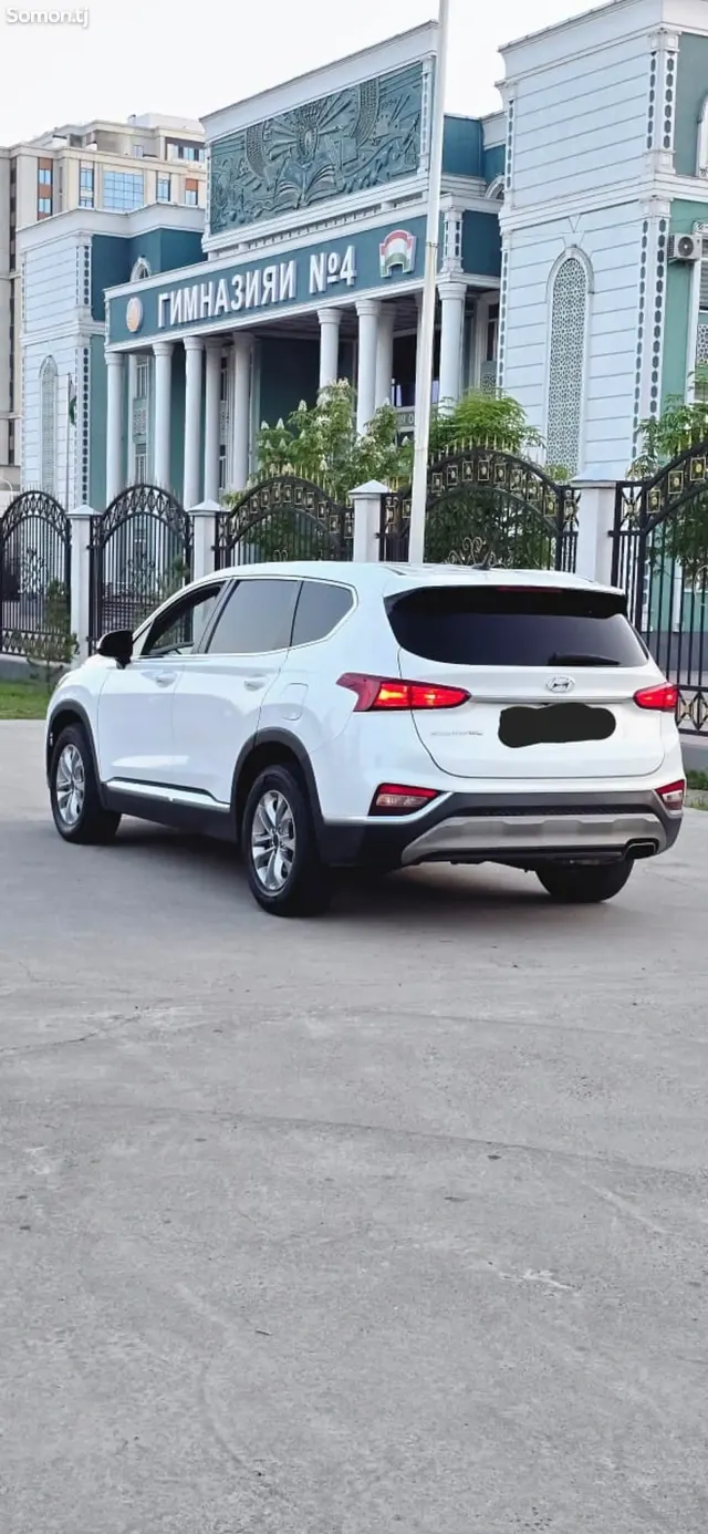 Hyundai Santa Fe 2019 · 2.4 AT