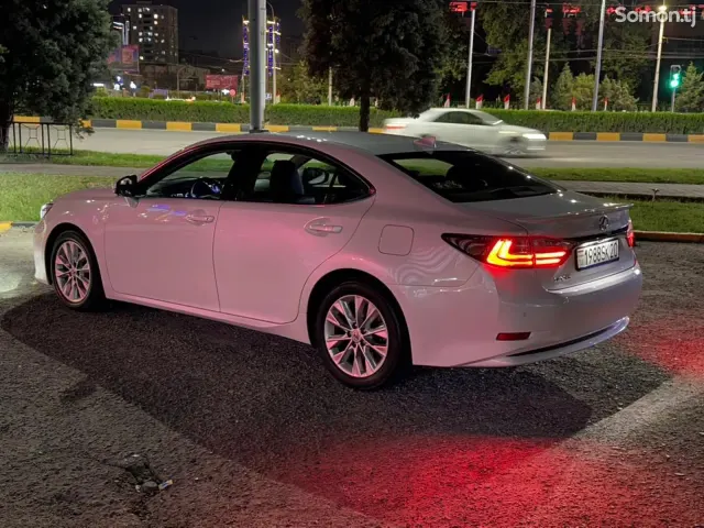Lexus ES series 2017 · 2.5 AT