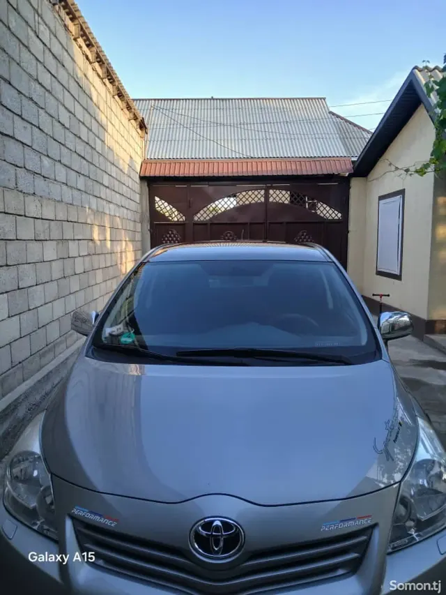 Toyota Verso 2012 · 1.8 MT