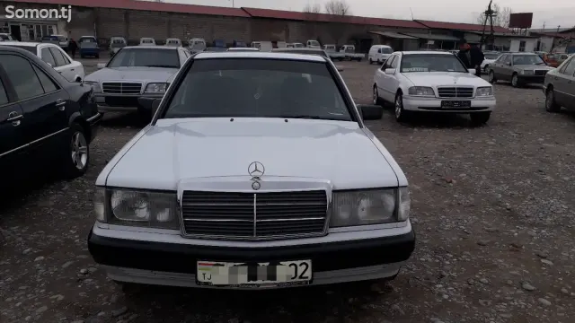 Mercedes-Benz W201 1991 · 1.8 MT