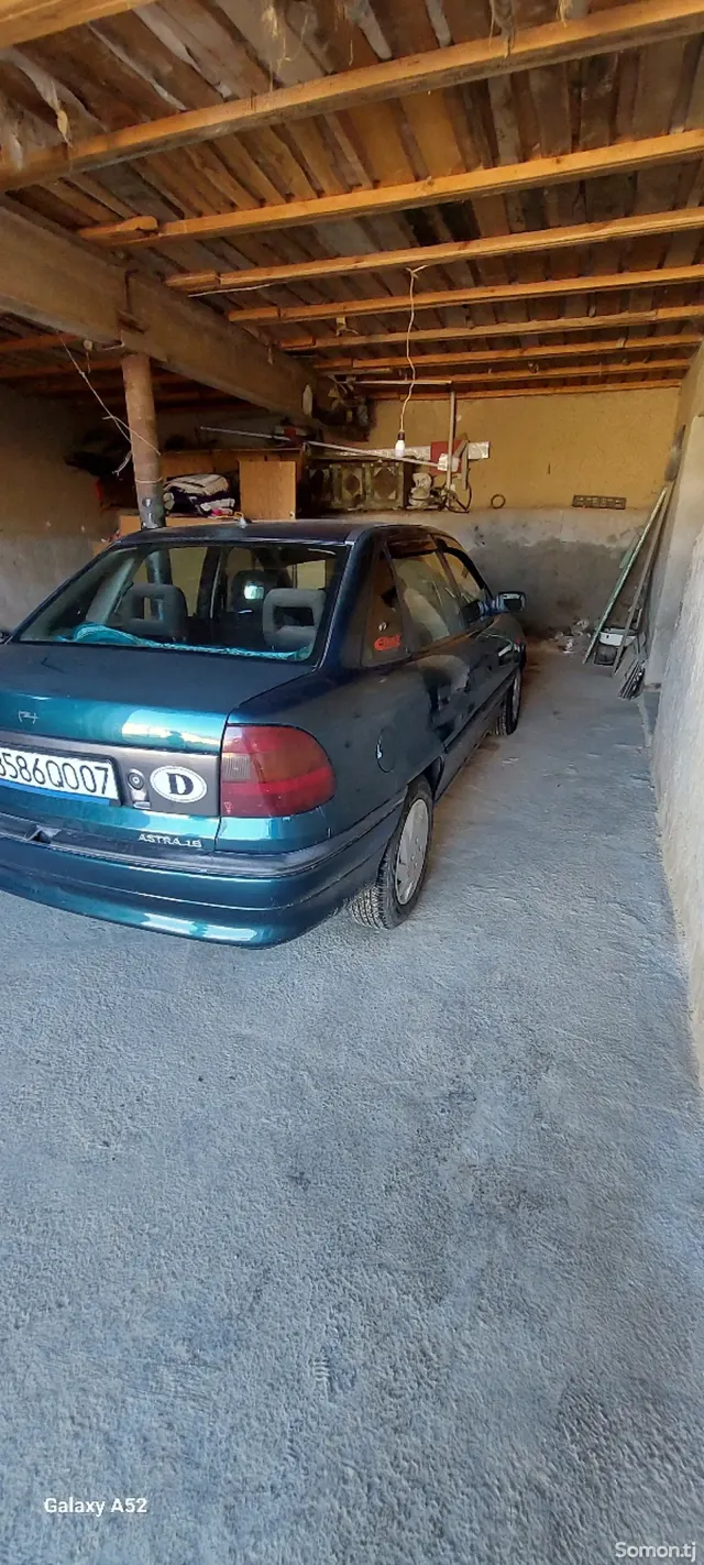 Opel Astra F 1997 · 1.6 MT