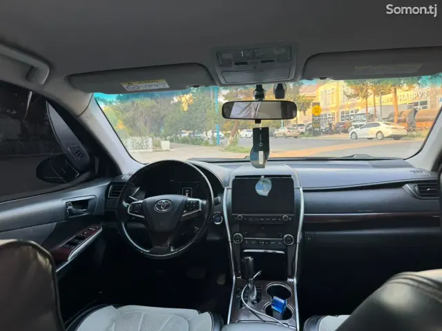 Toyota Camry 2015 · 2.5 AT
