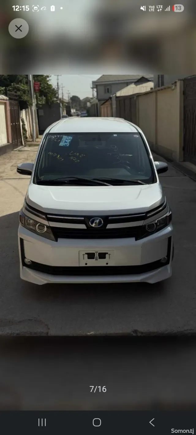 Toyota Voxy 2014 · 1.8 AT