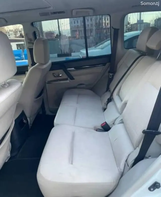 Mitsubishi Pajero 2016 · 3.2 AT