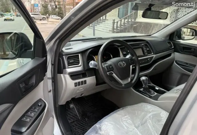 Toyota Highlander 2015 · 3.5 AT
