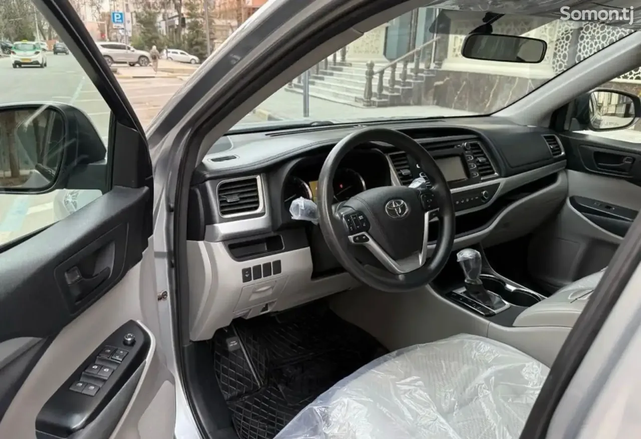 Toyota Highlander 2015 · 3.5 AT
