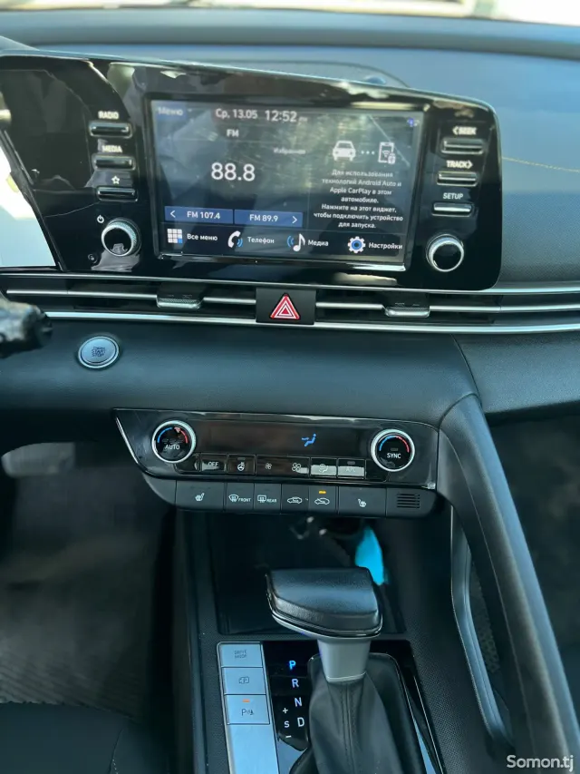 Hyundai Elantra 2023 · 2.0 AT
