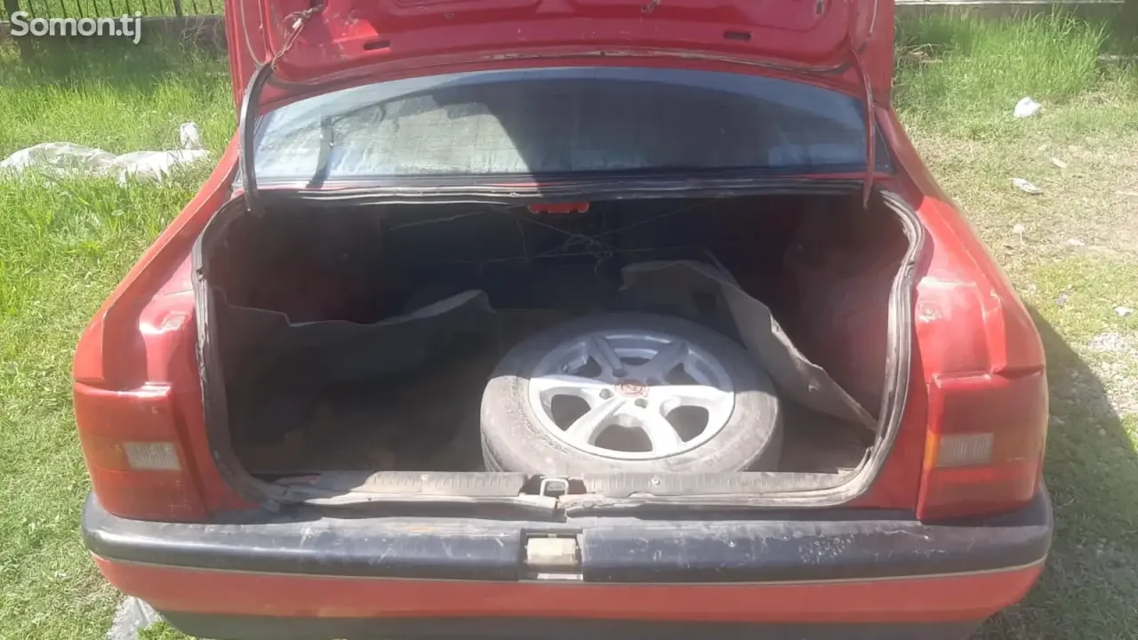 Opel Vectra A 1991 · 1.6 MT