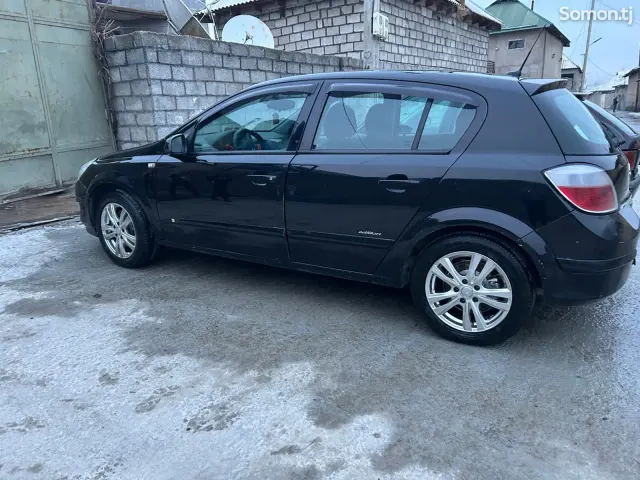 Opel Astra H 2008 · 1.6 AT