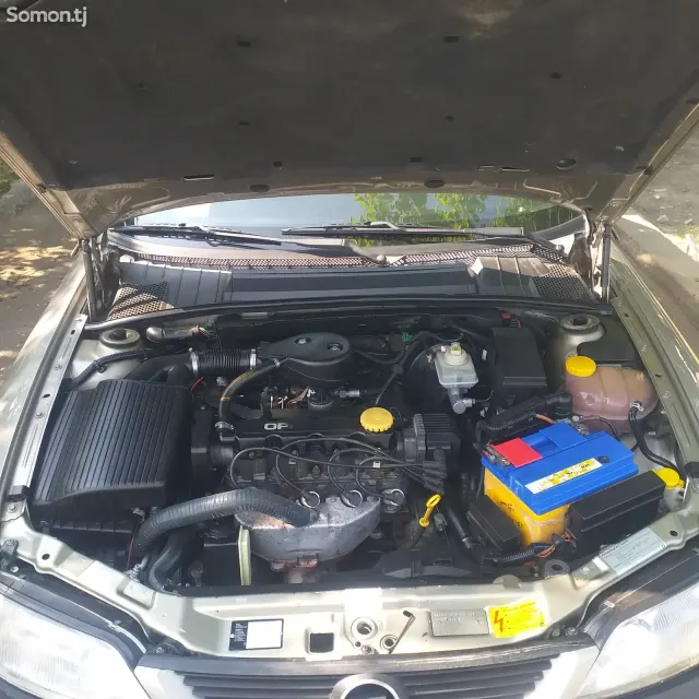 Opel Vectra B 1996 · 1.6 MT