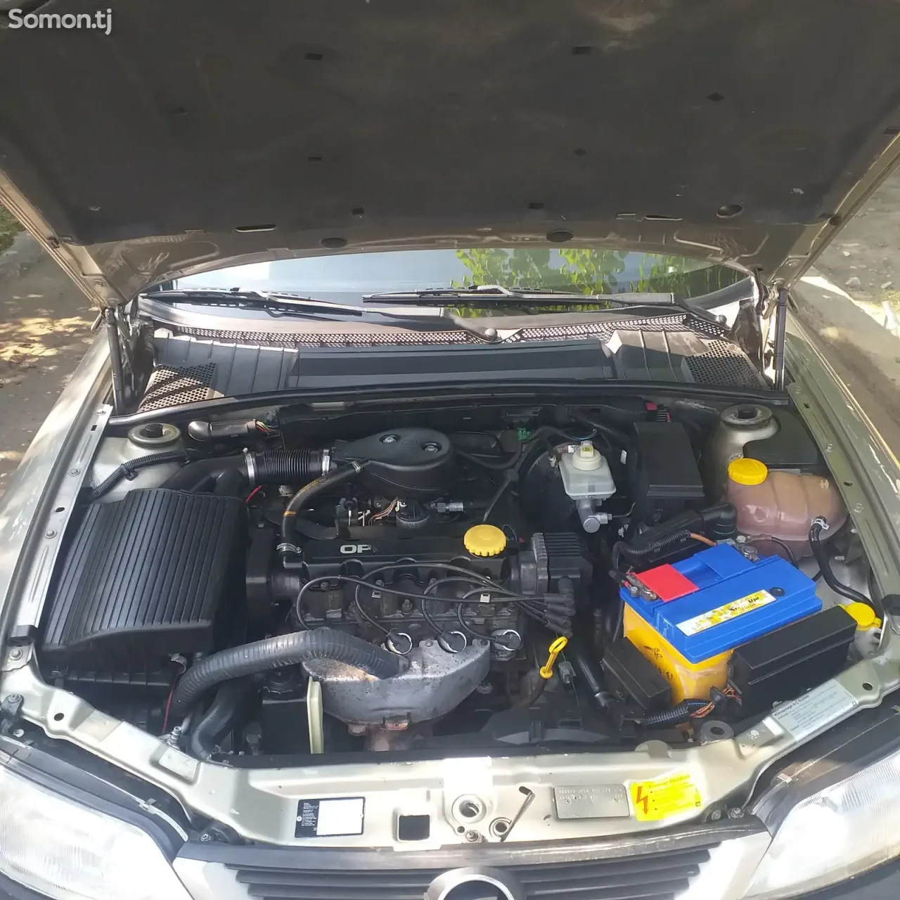 Opel Vectra B 1996 · 1.6 MT