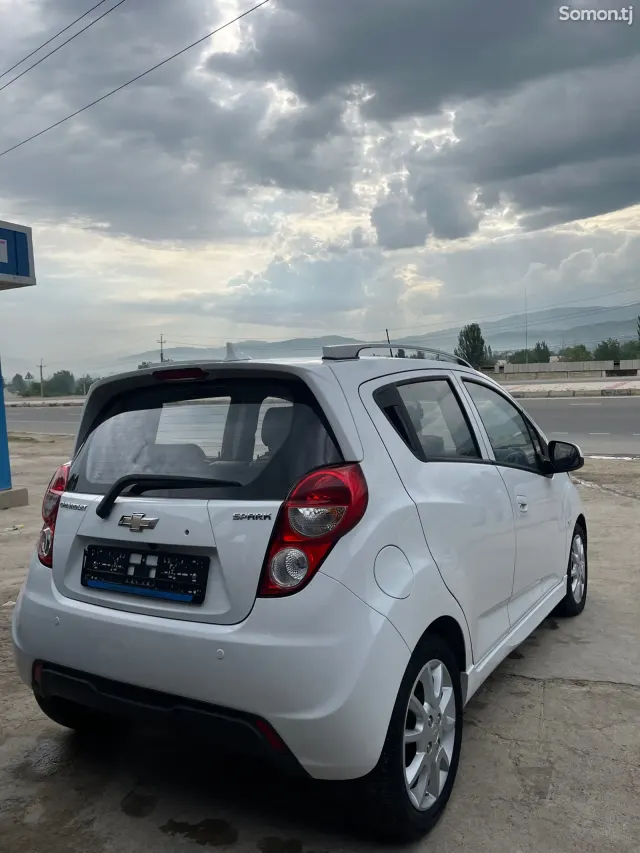Chevrolet Spark 2015 · 1.3 AT