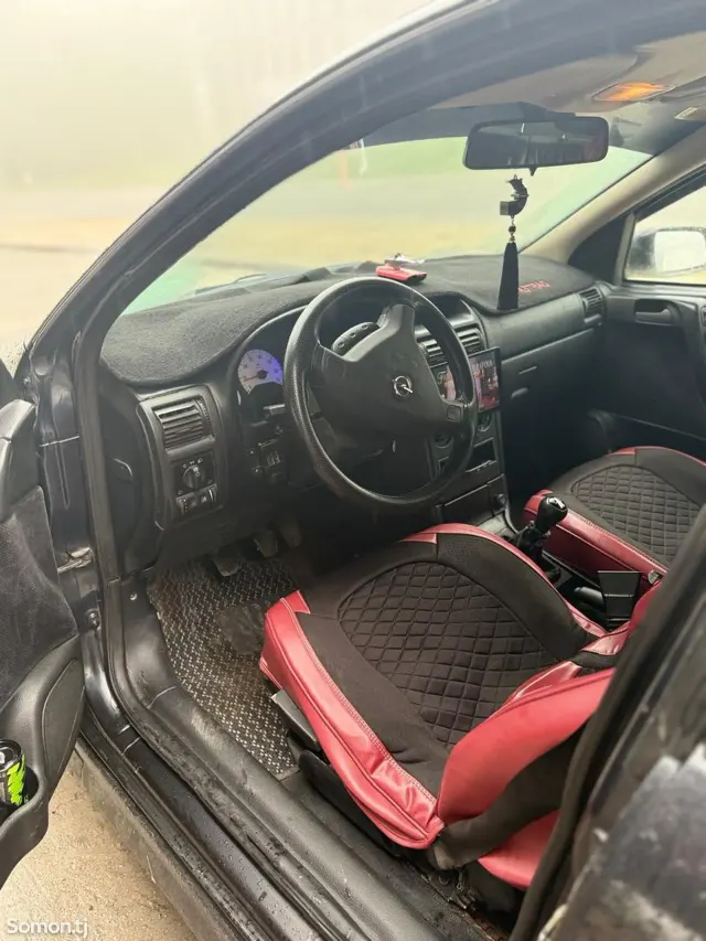 Opel Astra G 1998 · 1.6 MT