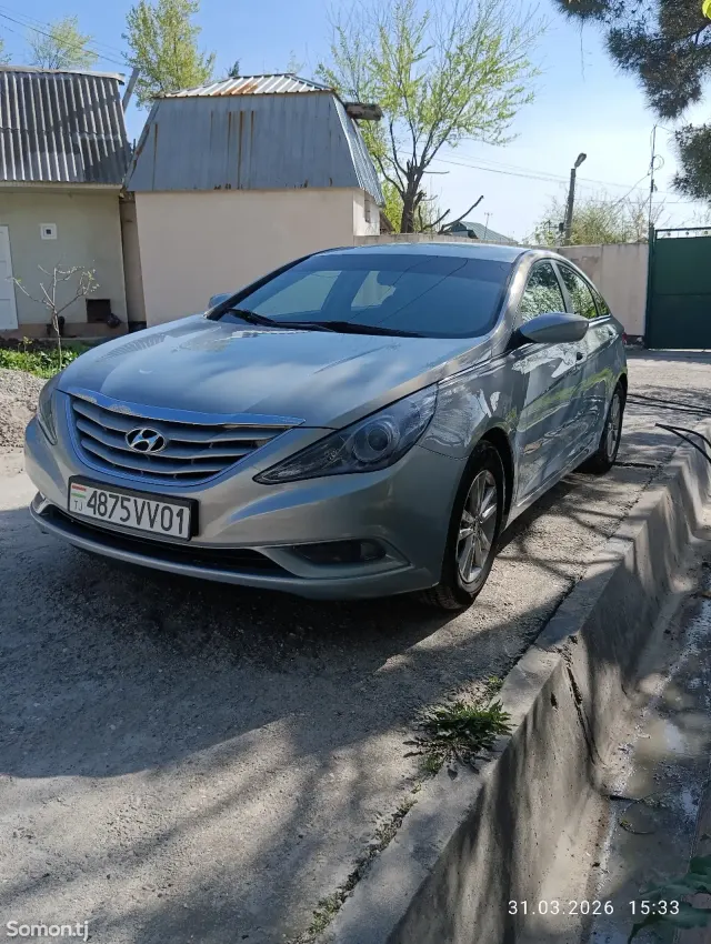 Hyundai Sonata 2012 · 2.4 AT