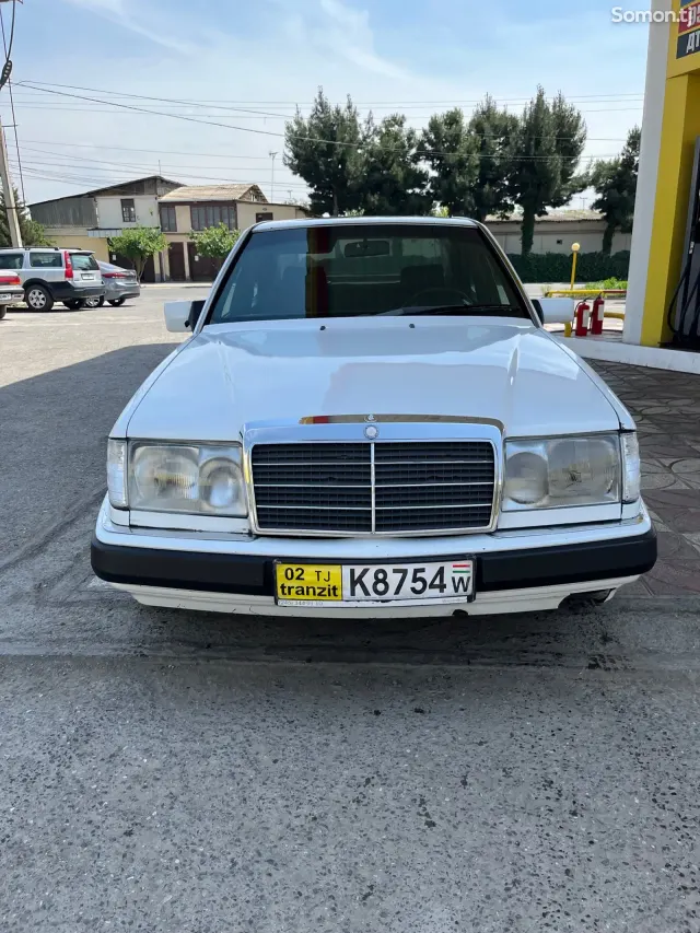 Mercedes-Benz W124 1990 · 2.5 MT