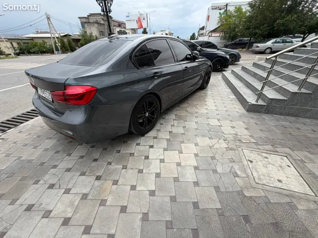 BMW 3 series 2018 · 2.0 AT