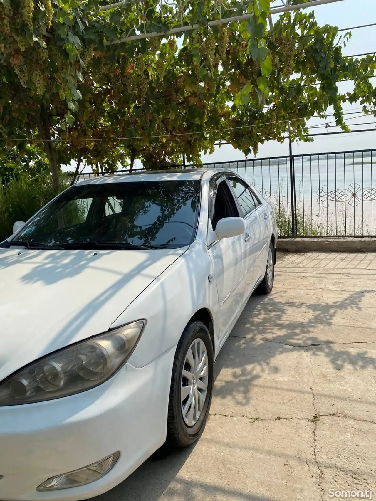 Toyota Camry 2004 · 2.4 AT