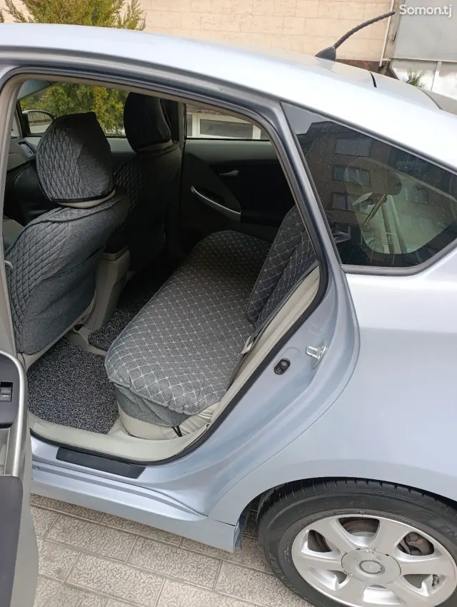 Toyota Prius 2010 · 1.8 AT