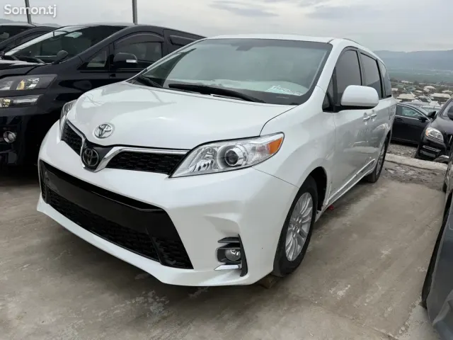 Toyota Sienna 2015 · 3.5 AT