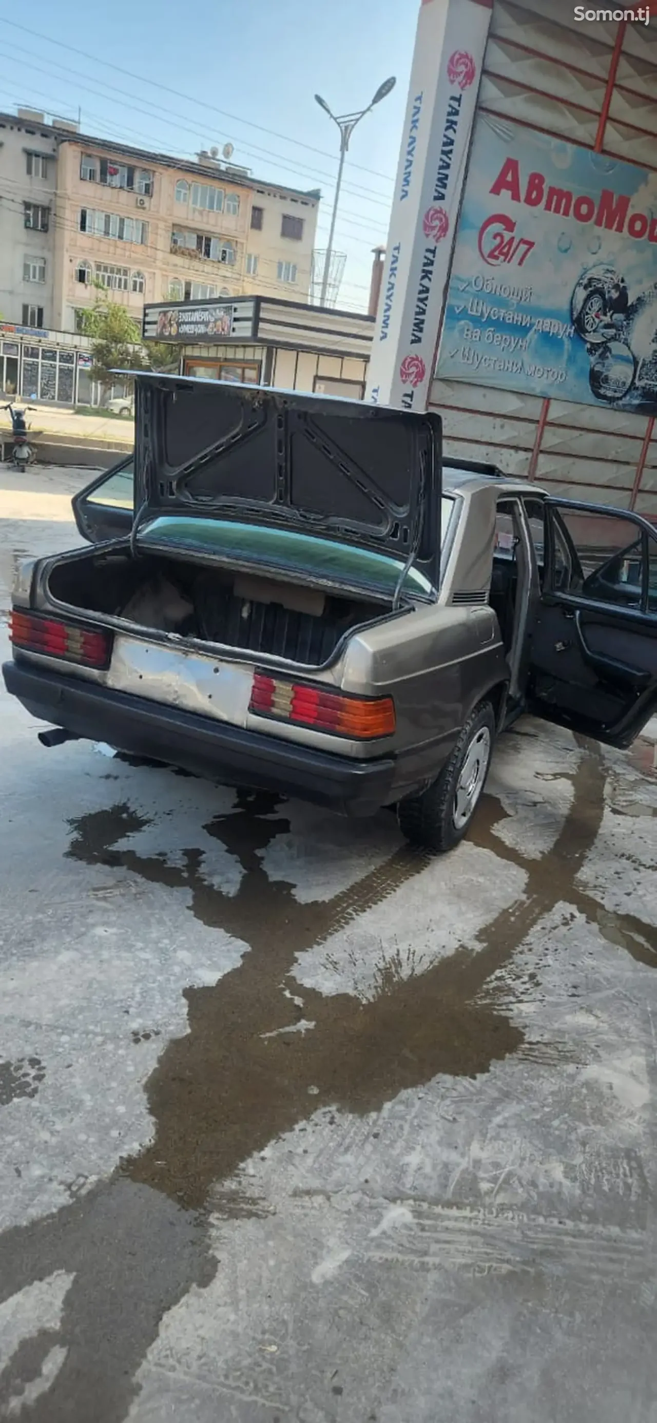 Mercedes-Benz W201 1988 · 2.0 MT