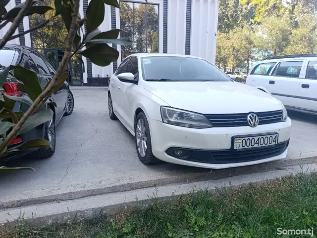 Volkswagen Jetta 2012 · 2.0 AT