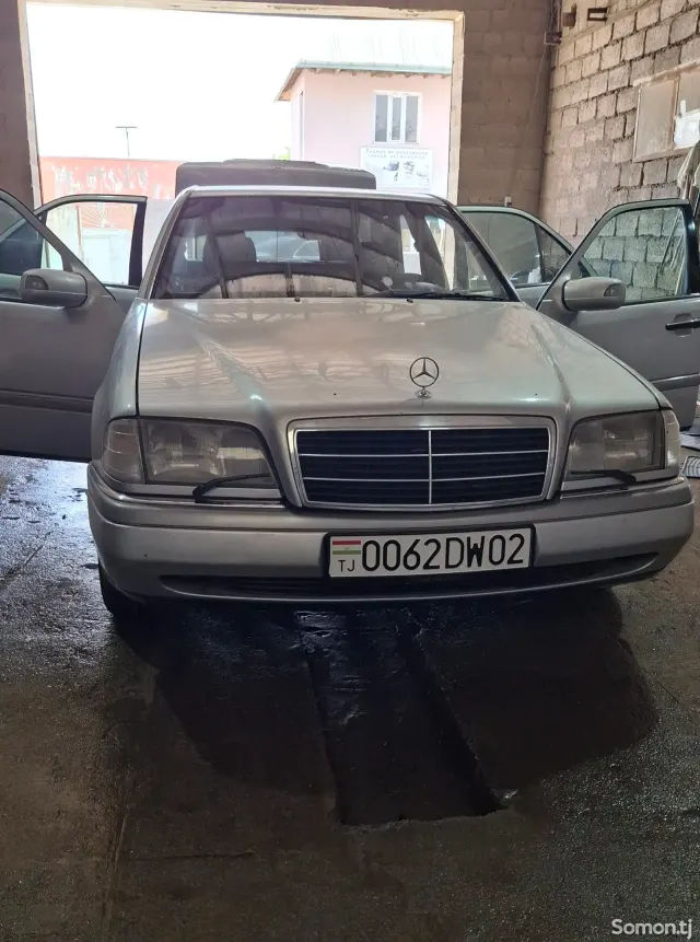 Mercedes-Benz C class 1995 · 2.0 AT