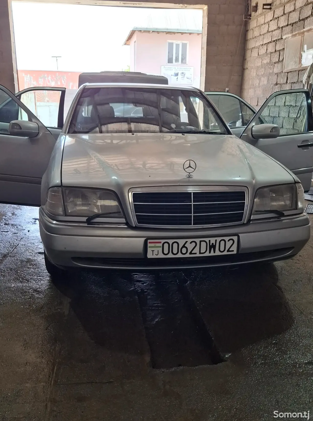 Mercedes-Benz C class 1995 · 2.0 AT