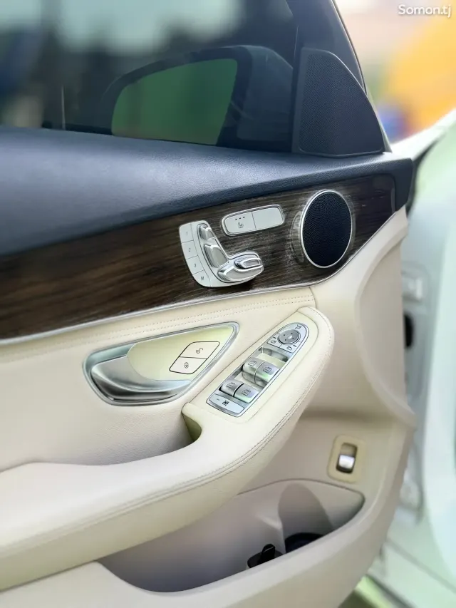 Mercedes-Benz C class 2015 · 2.0 AT