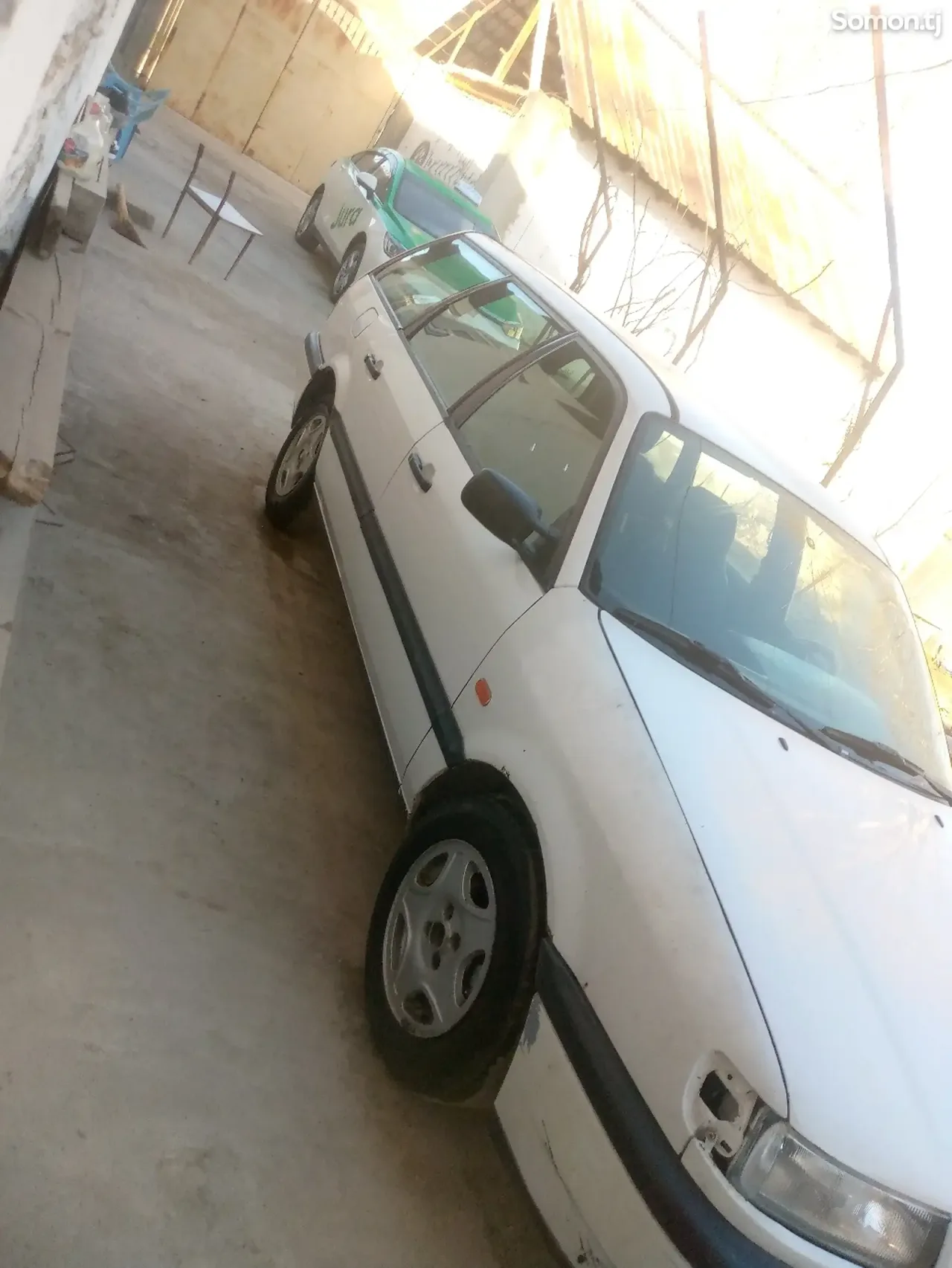Volkswagen Passat 1993 · 1.8 MT