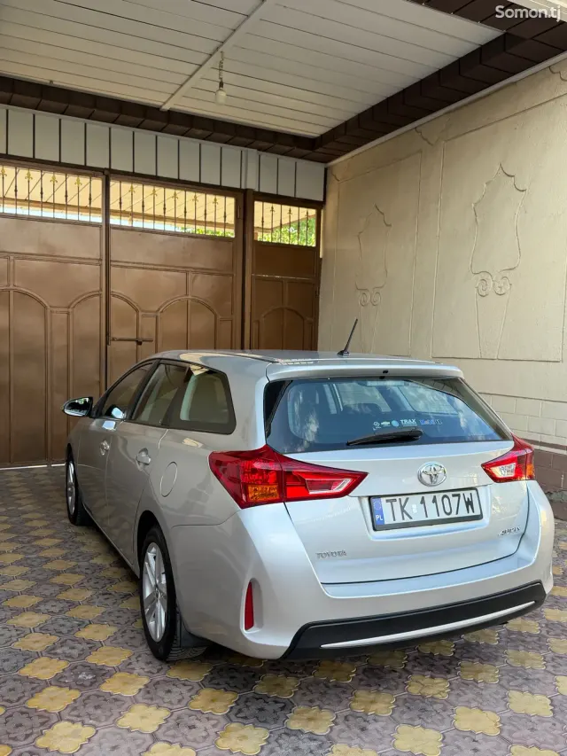 Toyota Auris 2014 · 1.6 MT