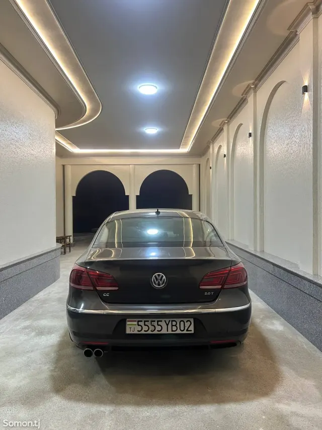 Volkswagen Passat 2013 · 2.0 AT