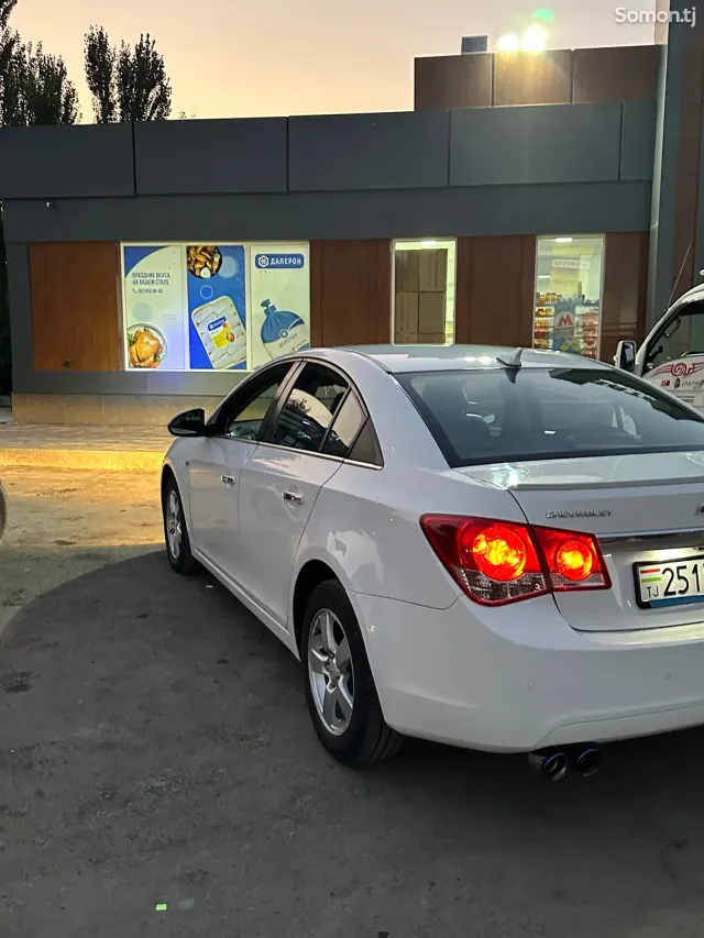 Chevrolet Cruze 2011 · 1.8 AT
