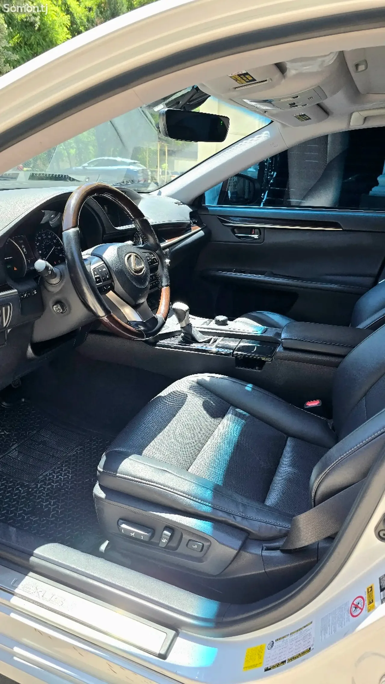 Lexus ES series 2016 · 2.5 AT