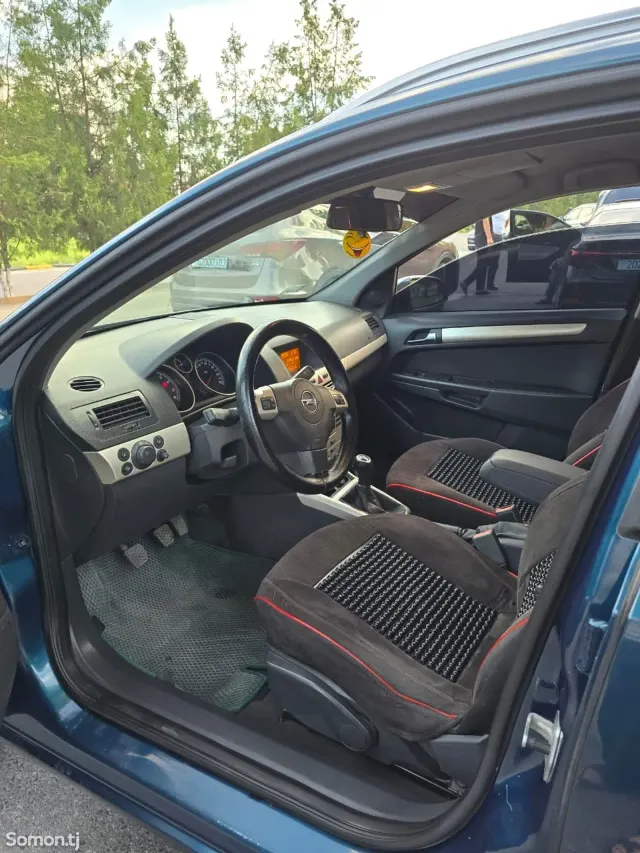 Opel Astra H 2008 · 1.6 MT