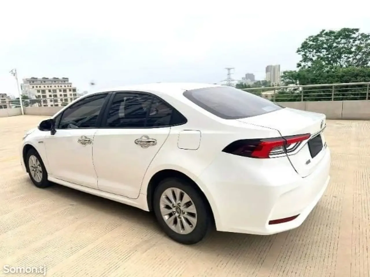 Toyota Camry 2021 · 1.8 AT
