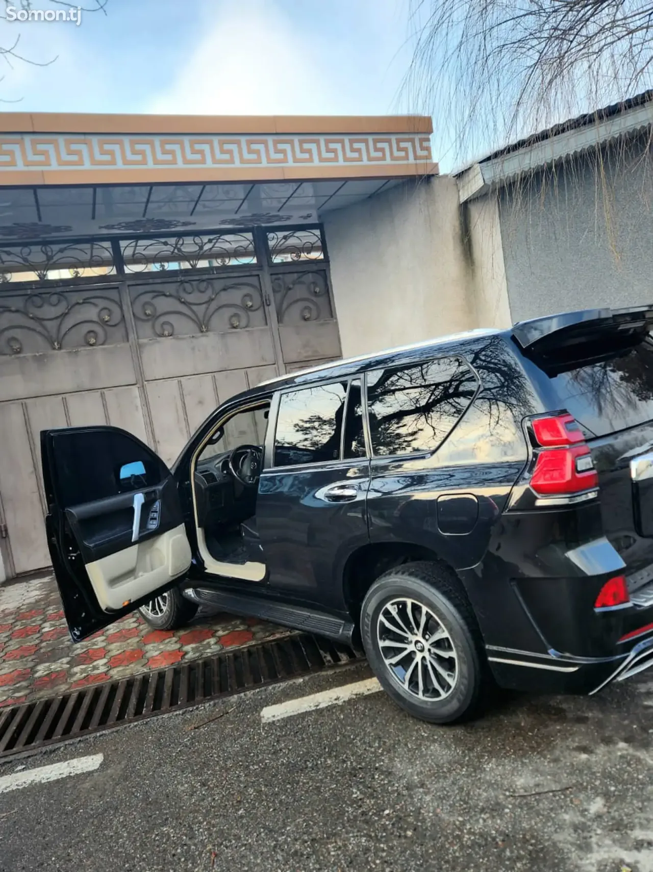 Toyota Land Cruiser Prado 2010 · 2.8 AT